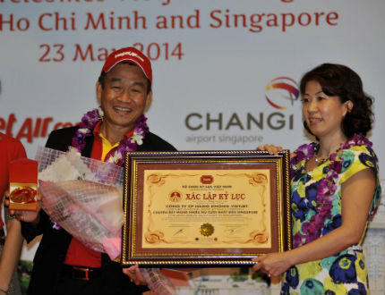 VietJet xác lập kỷ lục chuyến bay khai trương mang đến nhiều nụ cười nhất tại Singapore